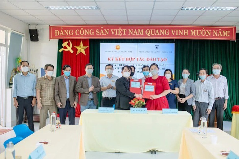 Trường Cao đẳng Quảng Nam và Đại học Huế ký kết hợp tác đào tạo