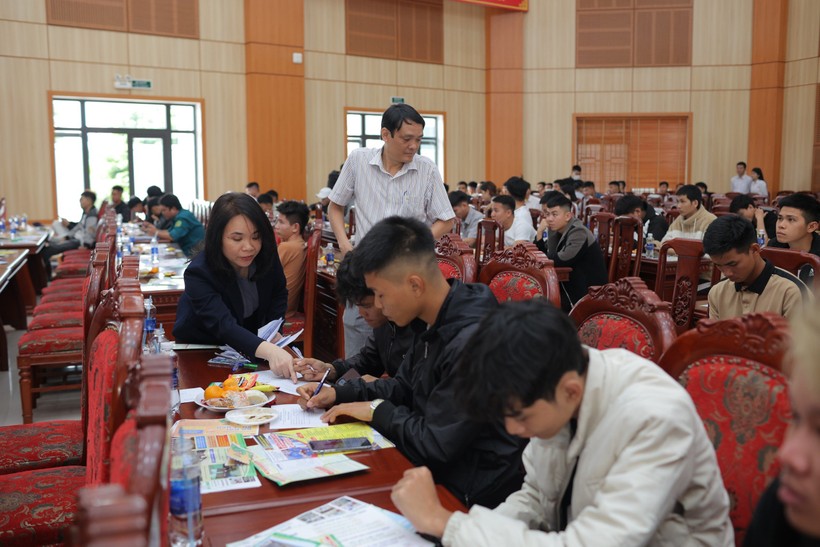 Trường Cao đẳng Quảng Nam đã cùng đồng hành tư vấn học nghề cho 215 quân nhân xuất ngũ đợt này.